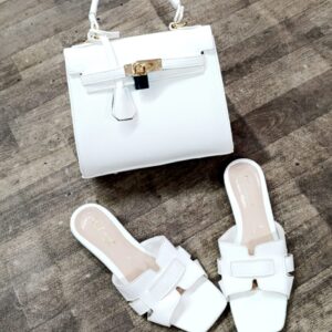 "Set Blanc Élégant : Sac à Main et Sandales pour un Look Chic et Tendance"